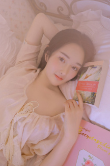 年轻漂亮的女教师